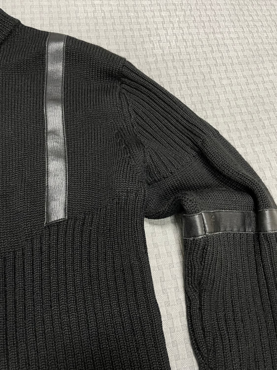 베르사체 다크 무드 니팅 웨어  상품이미지3