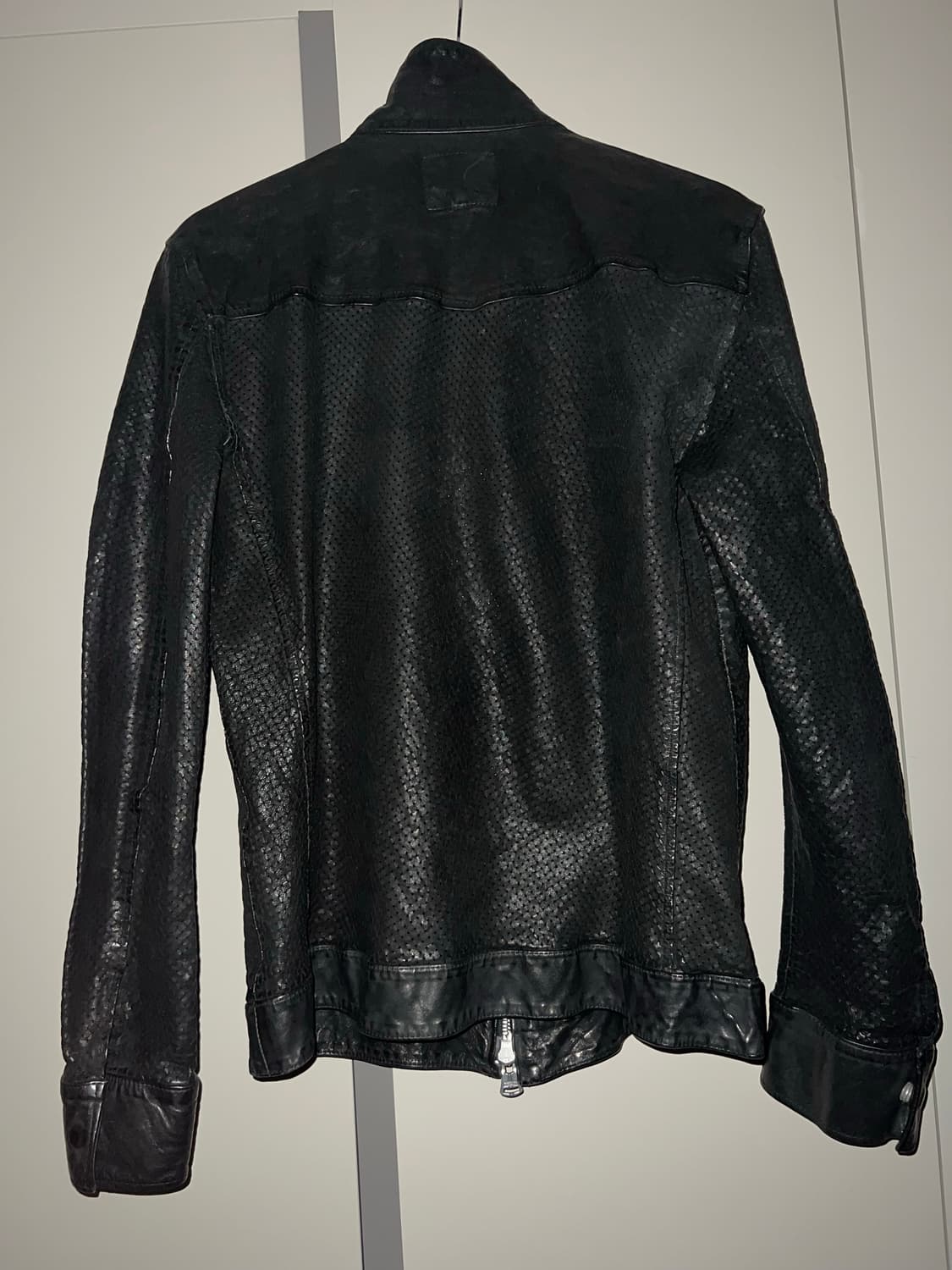 이사무 카타야마 백래쉬 폴리쉬 캥거루 스킨 펀칭 레더 자켓 상품이미지3