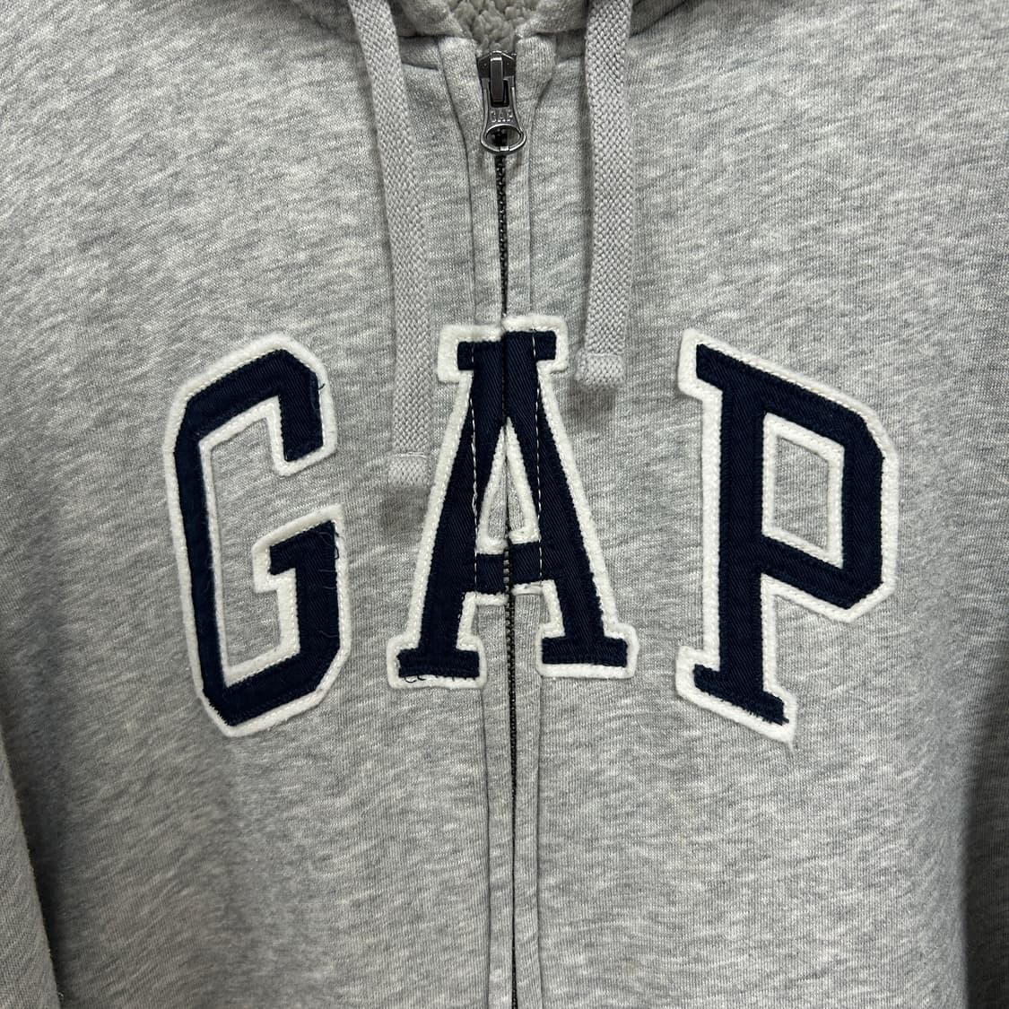 갭 자수로고 울프죠 후드집업 그레이 상품이미지4