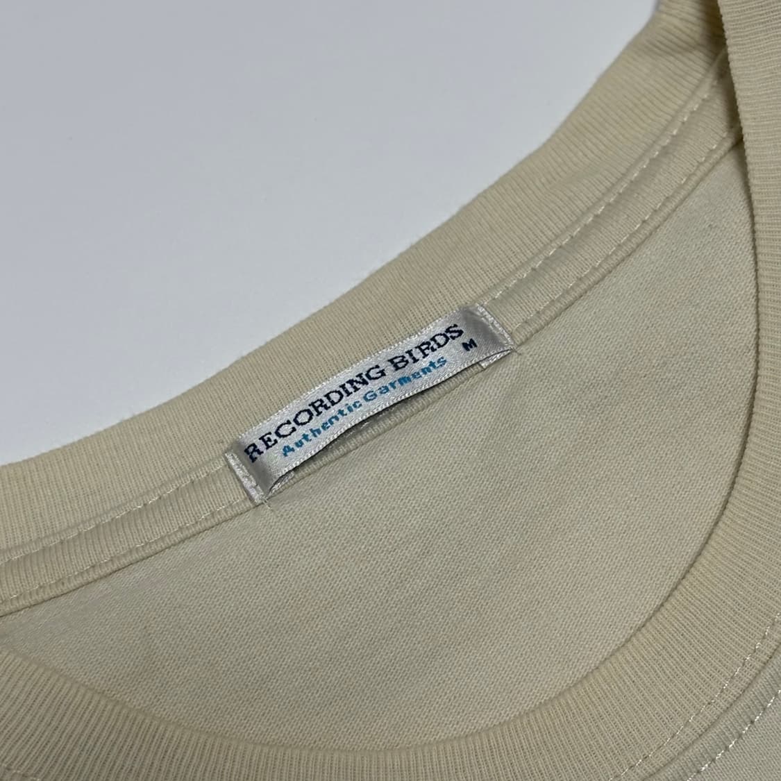 레코딩 버즈(Recording Birds) 그래픽 베이지 티셔츠 상품이미지3