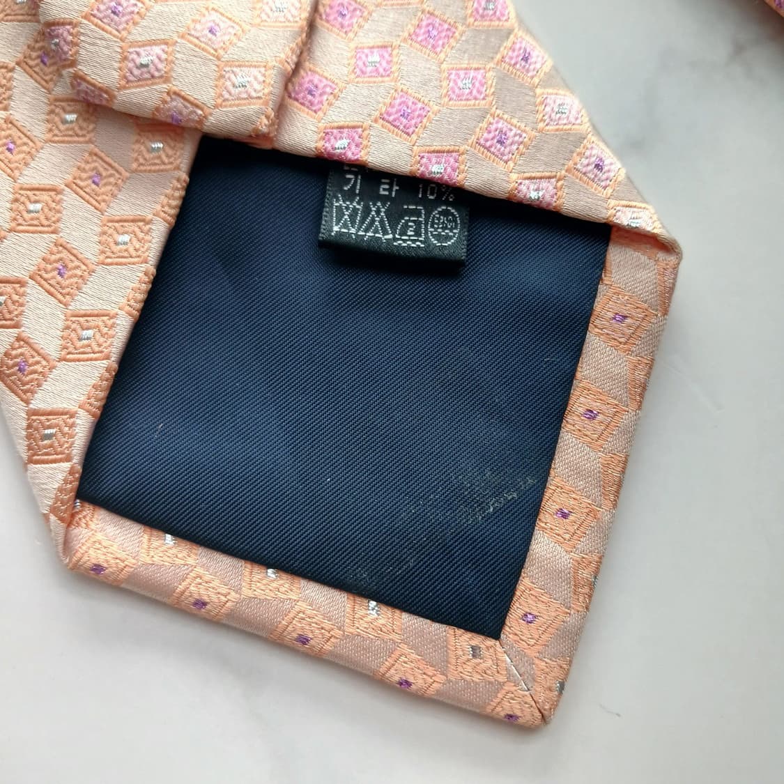 아쿠아스큐텀 실크 핑크 지오메트릭 넥타이 9cm A등급 A18561
 상품이미지7