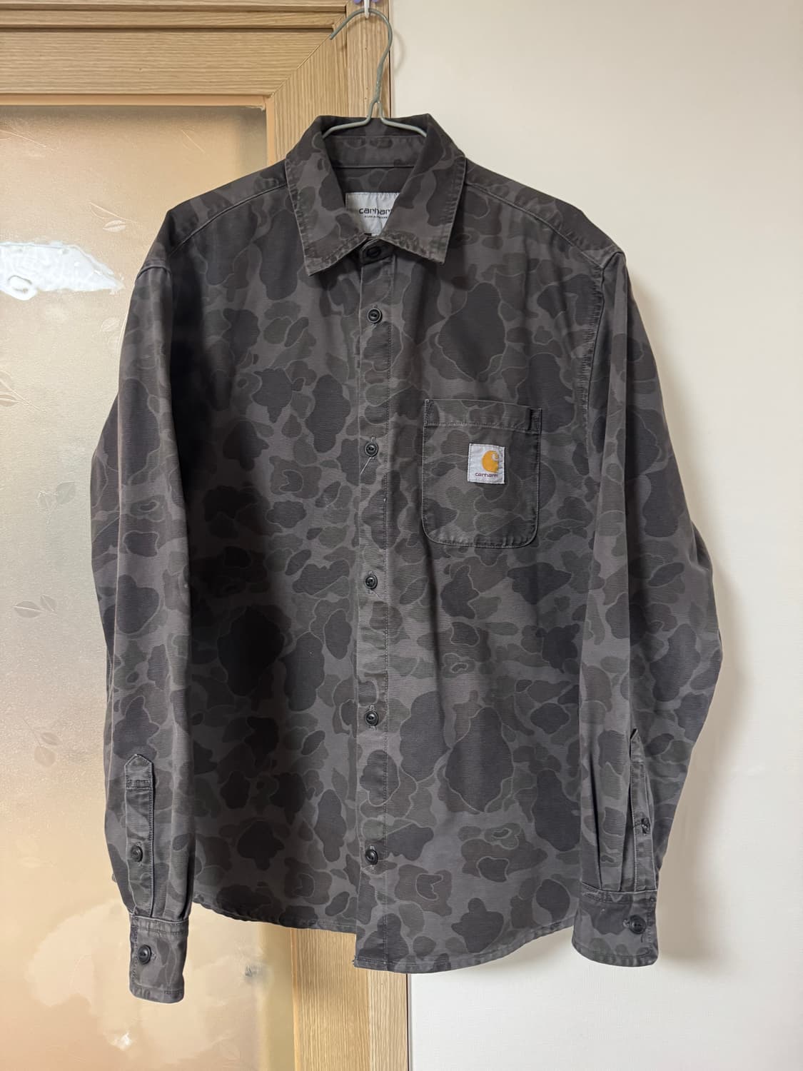 칼하트 카모 워크 셔츠 상품이미지2