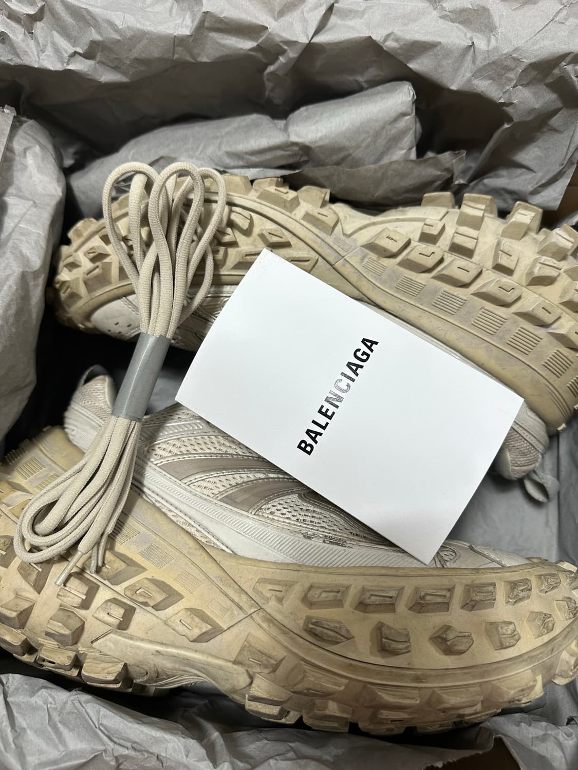 [43] 발렌시아가 디펜더 상품이미지2