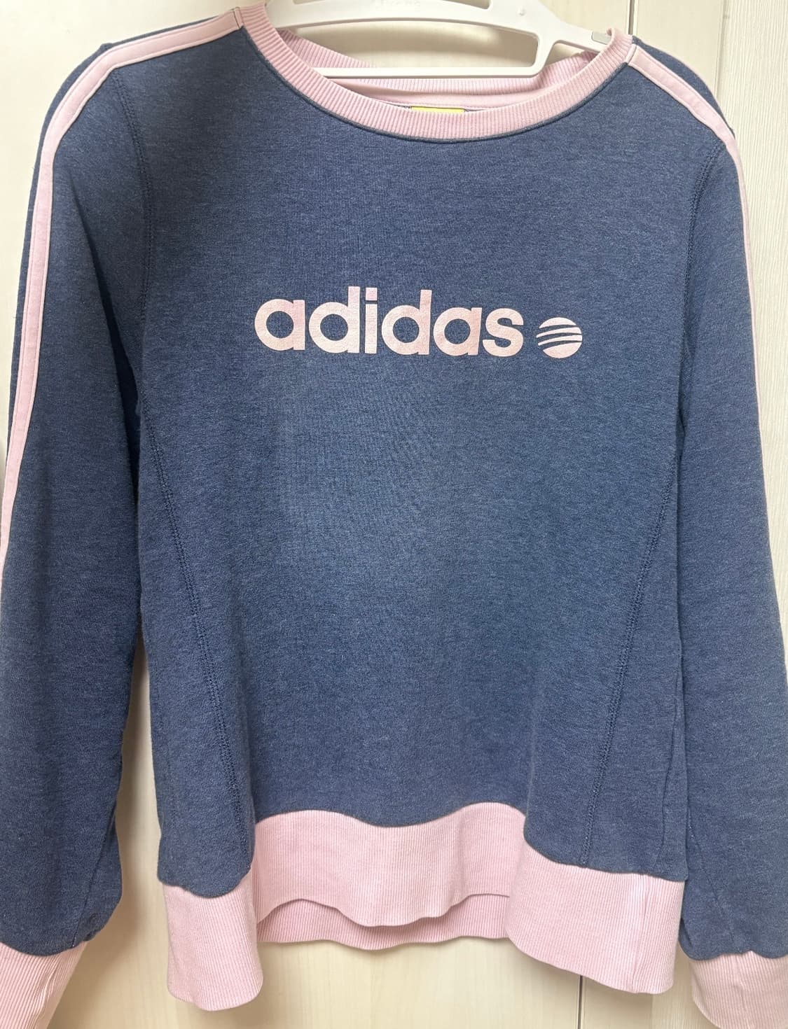 Adidas 아디다스 네이비 핑크 맨투맨 상품이미지1