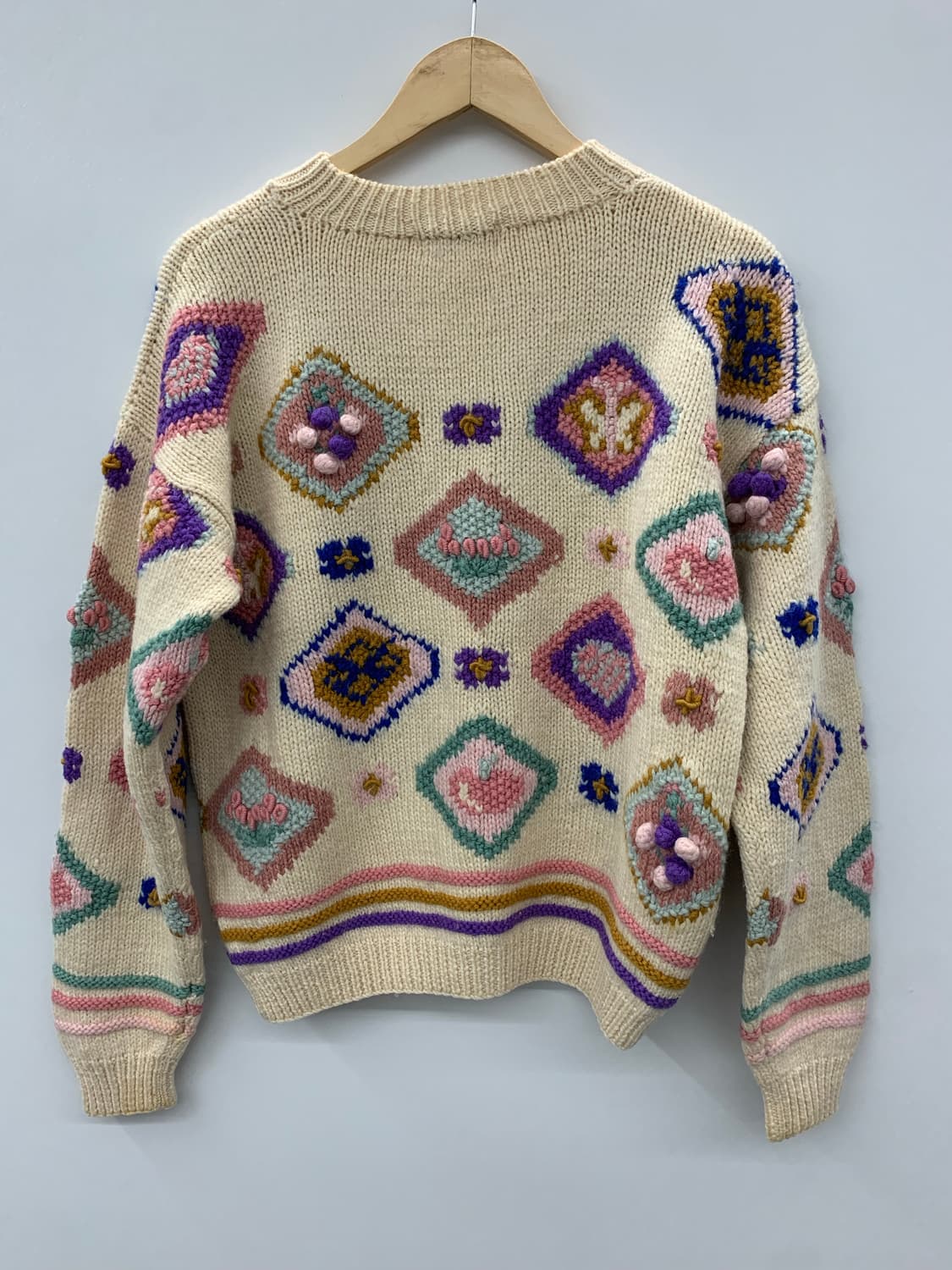 아이보리 패턴 폼폼이 니트 상품이미지5