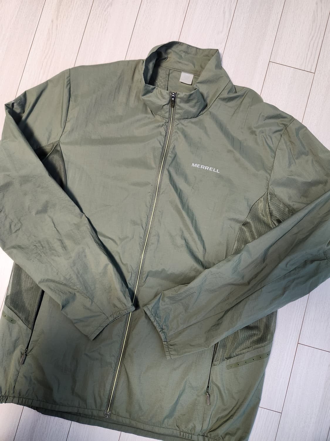 새상품급) 머렐 메쉬배색 스포티 경량 방풍 자켓 (카키) 사이즈105 x 상품이미지1