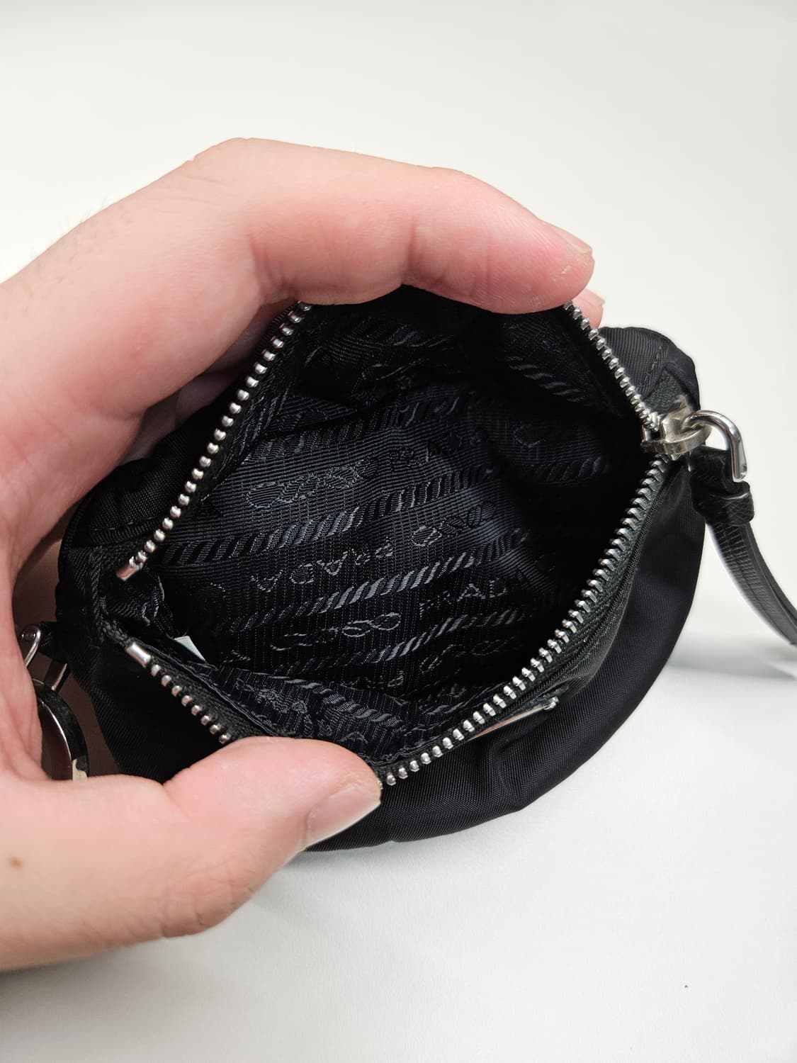 [정품, S+]프라다 나일론 스트랩 미니 파우치 블랙 상품이미지4