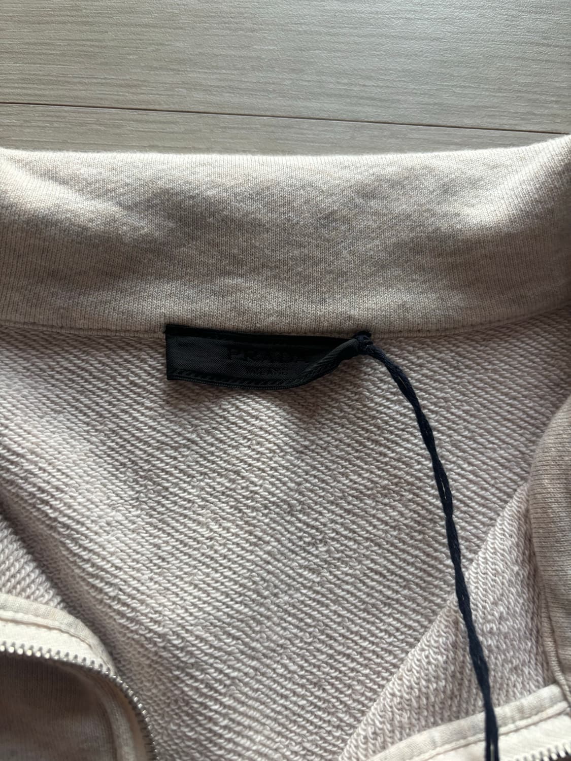 프라다 하이넥 하프집업 맨투맨 아이보리(L) 상품이미지7