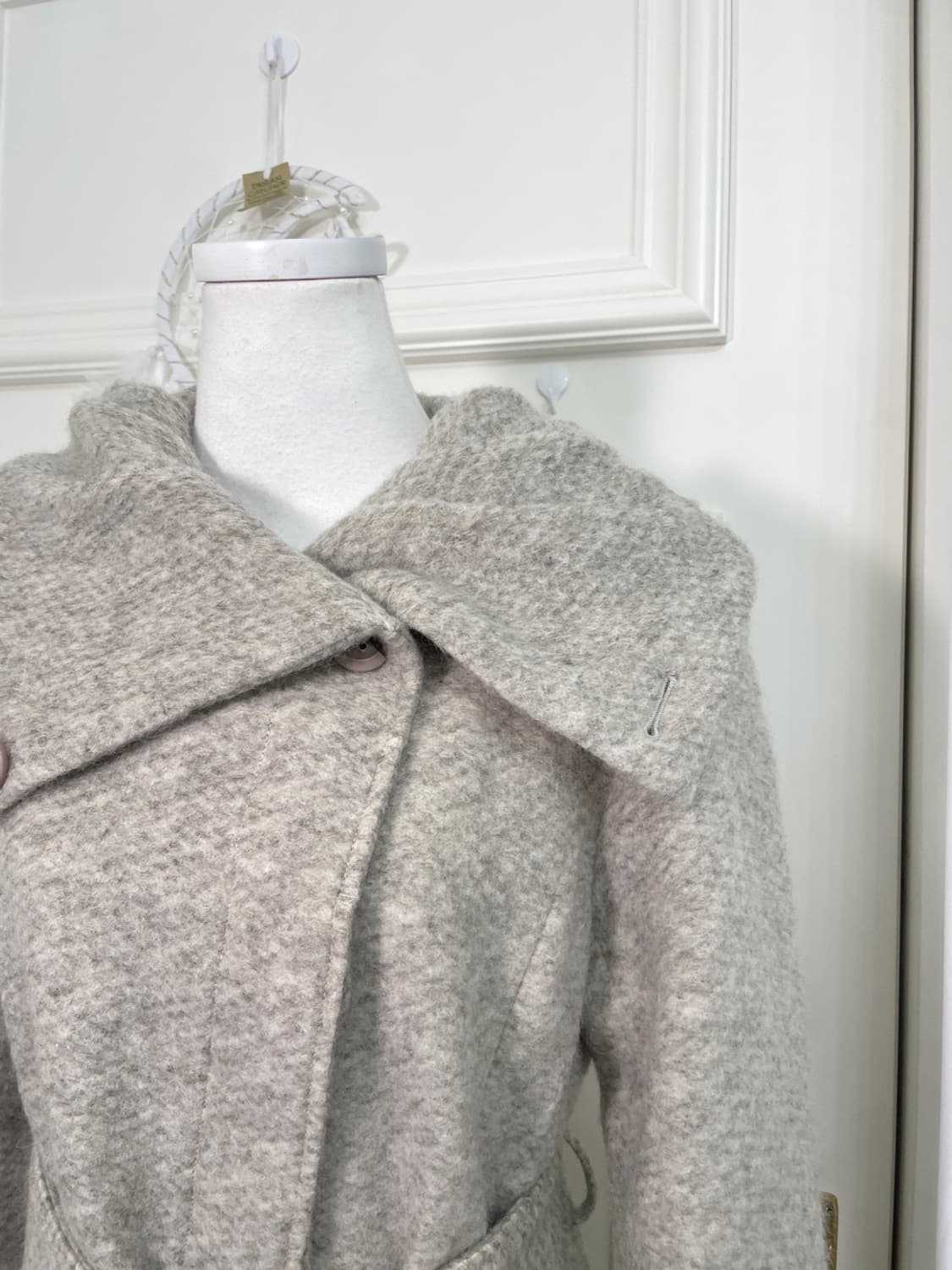 beige gray diagonal belt midi coat 상품이미지7