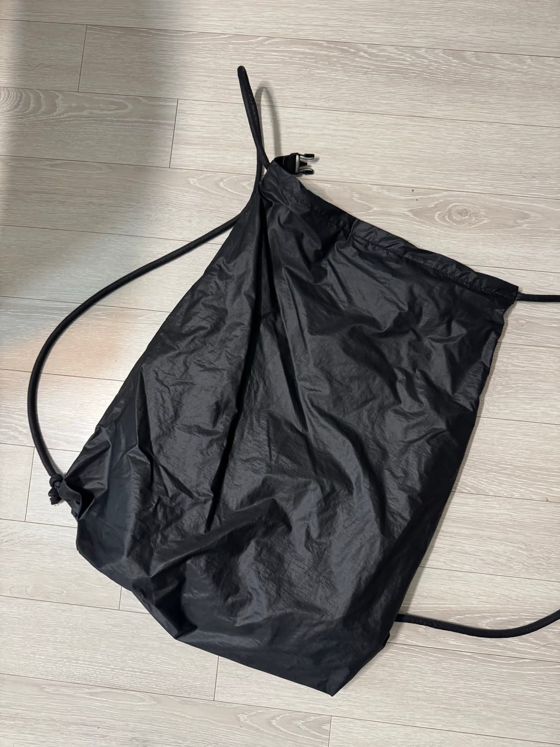 아모멘토 드로우 스트링 백 블랙 상품이미지2