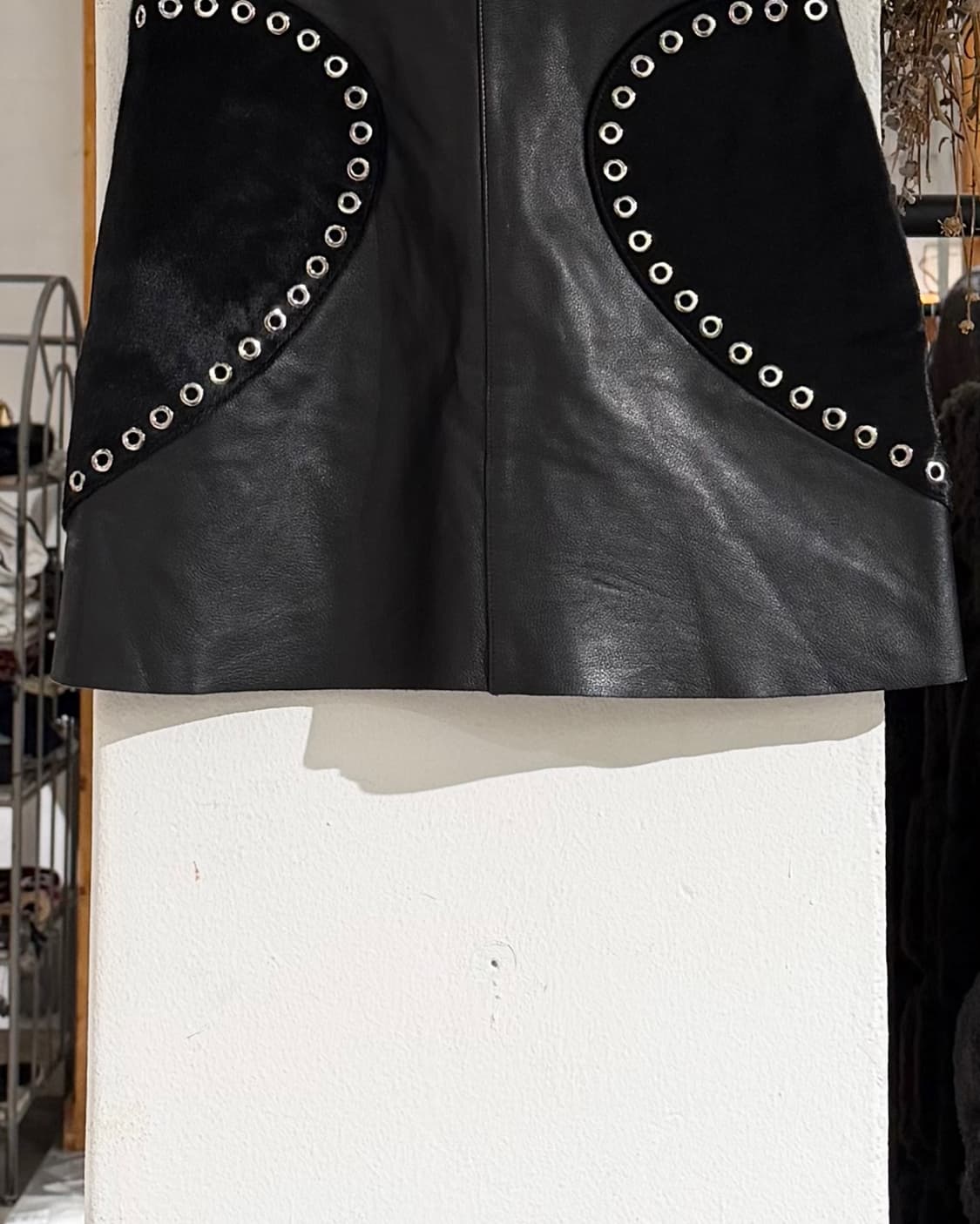 마쥬 블랙 램스킨 레더 아일렛 하트 미니 스커트 상품이미지6