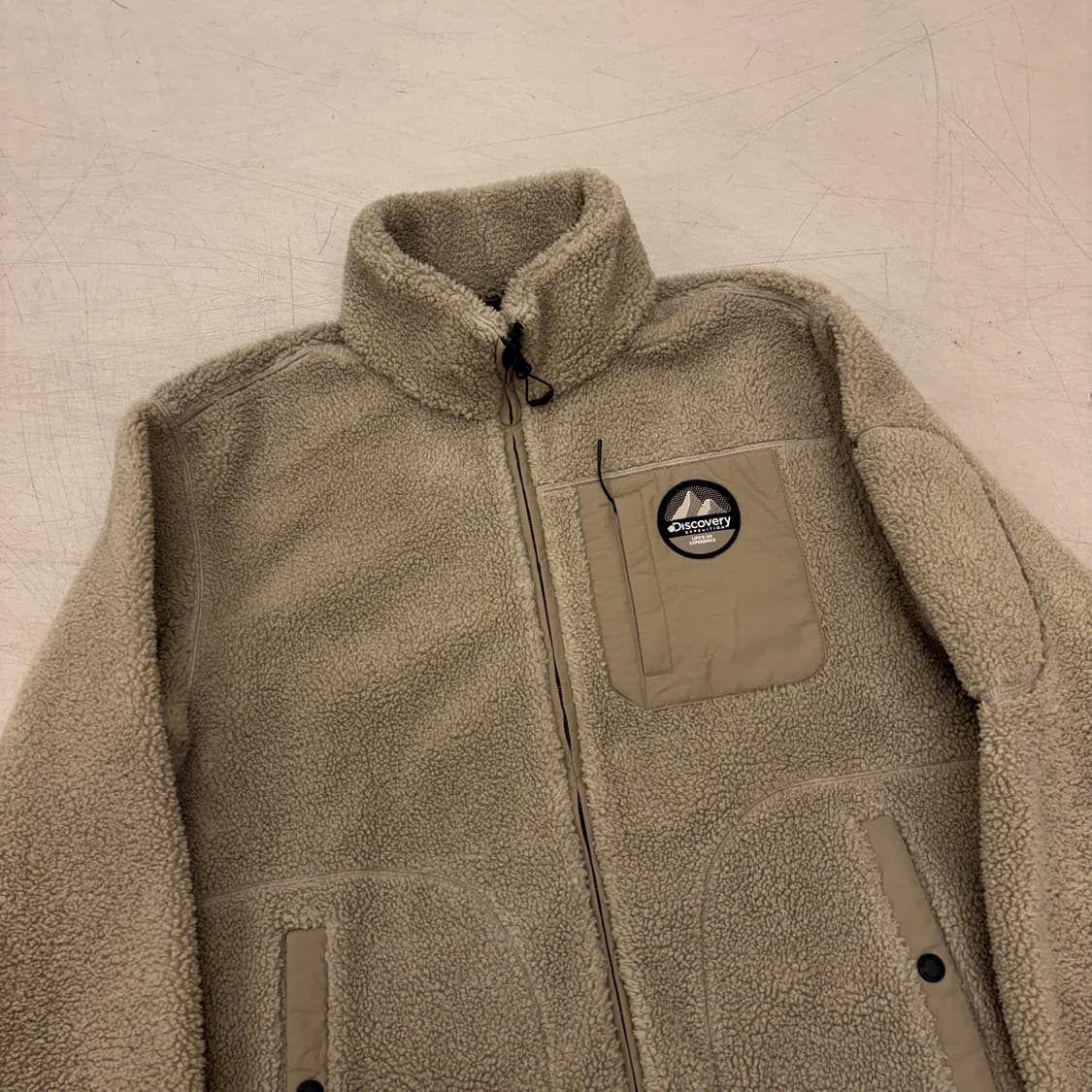 디스커버리 스몰로고 베이지 플리스 집업 상품이미지2