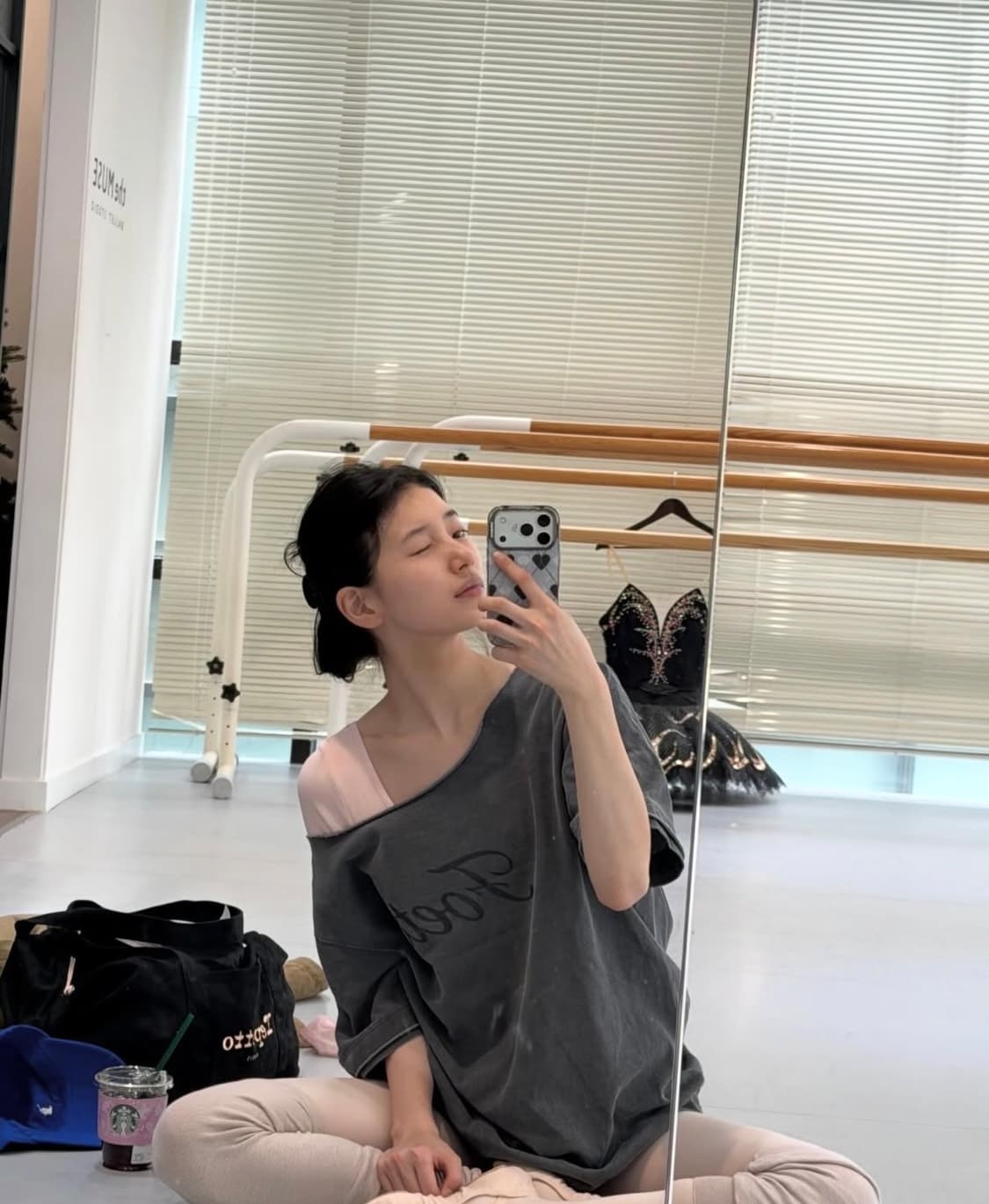 포에토 빈티지 피그먼트 오프숄더 티  상품이미지2