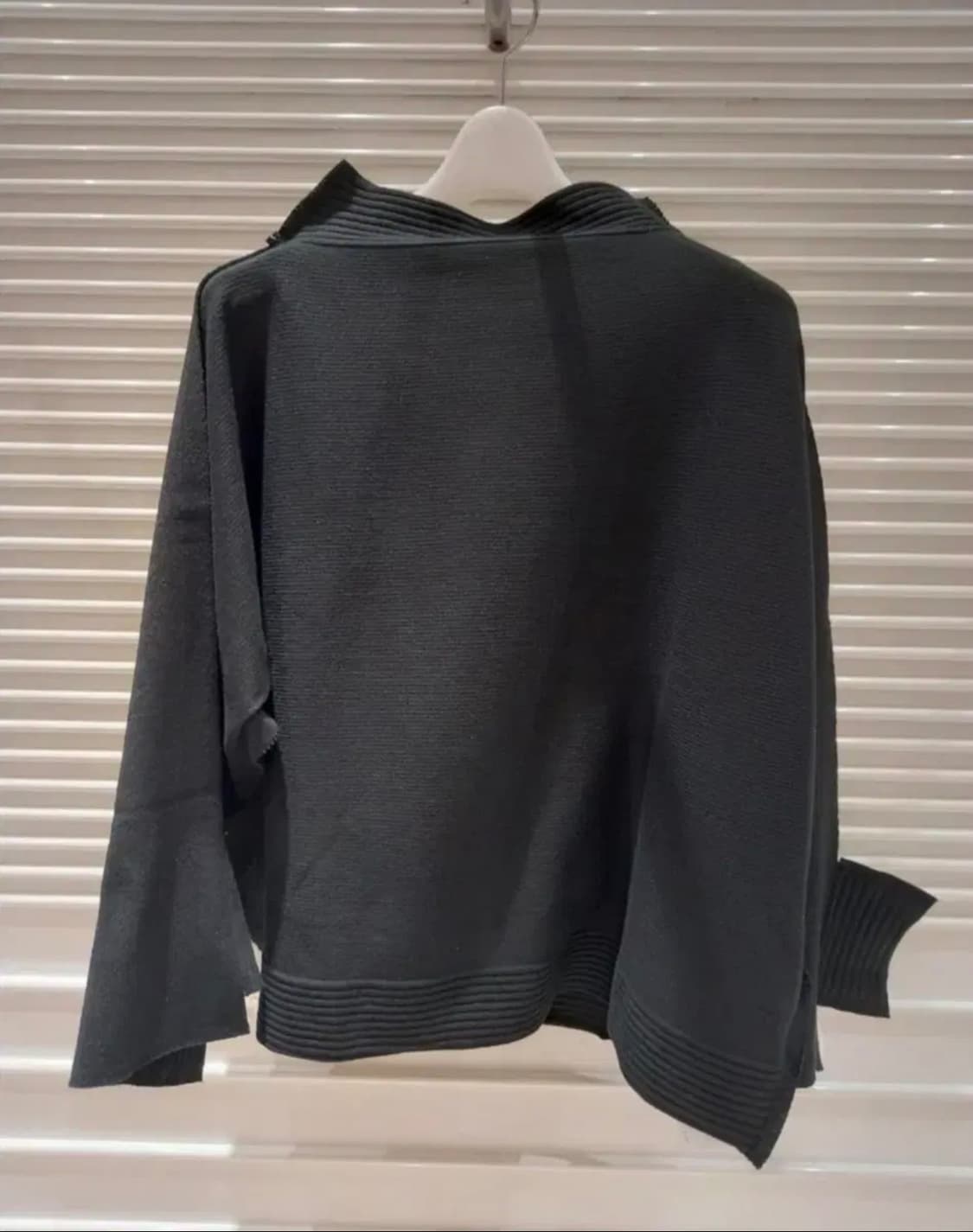 이세이미야케 스퀘어립 ap 블랙탑 새제품 상품이미지1