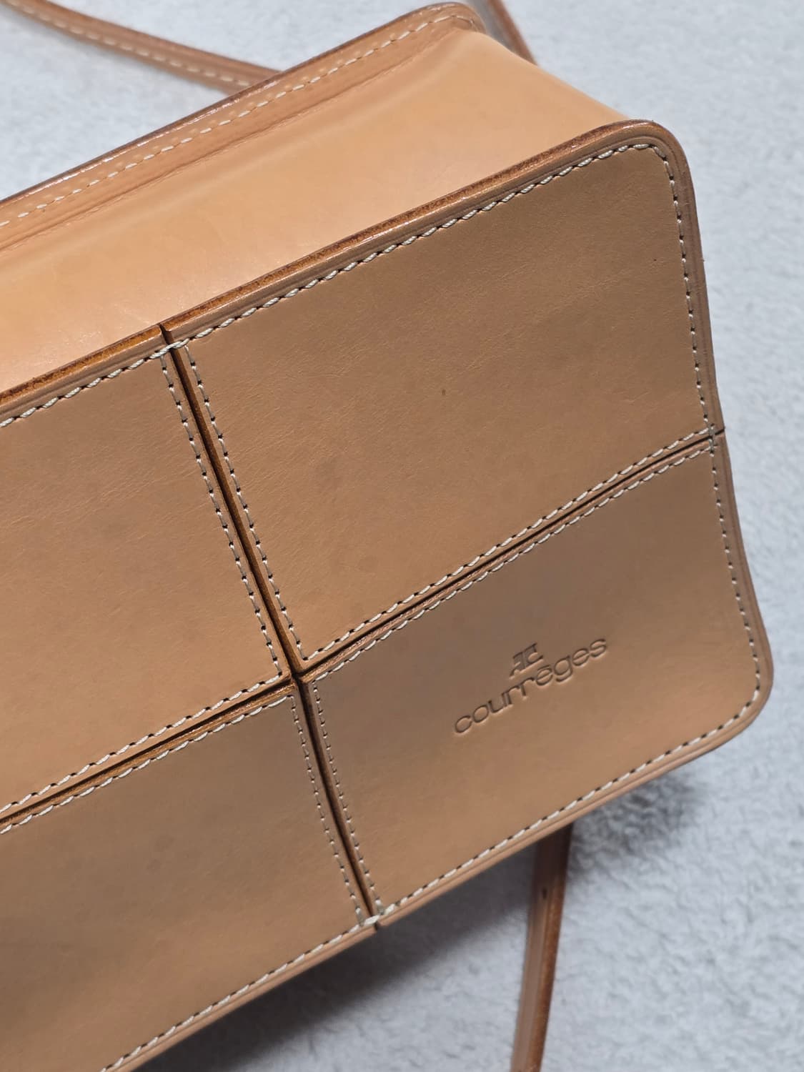 Courreges 꾸레쥬 스퀘어 숄더백 베이지 상품이미지6