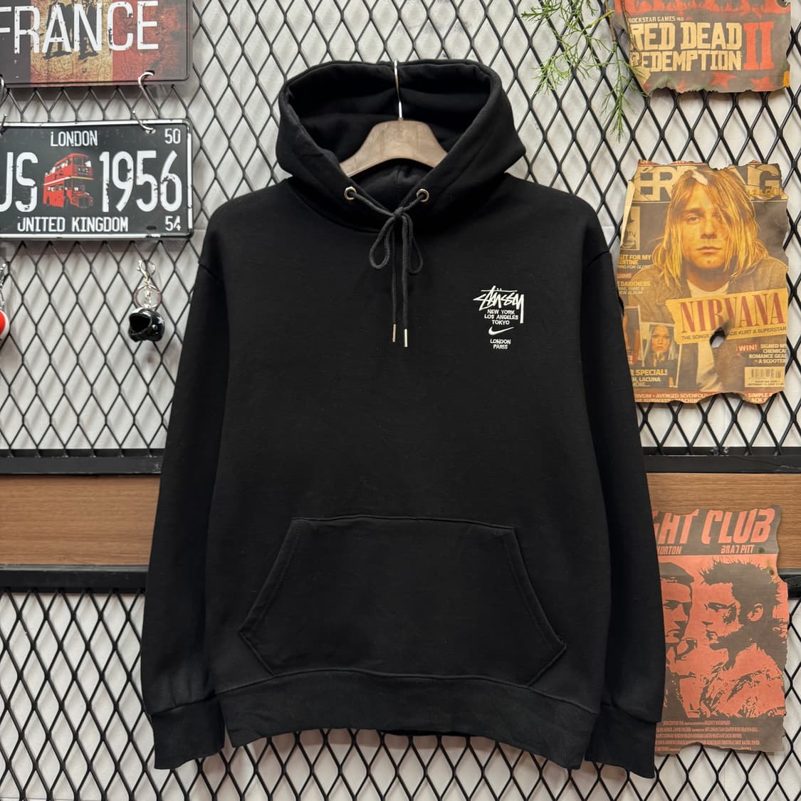 스투시 월드투어 기모 후드티 전면 레터링 로고 포인트 블랙 상품이미지1