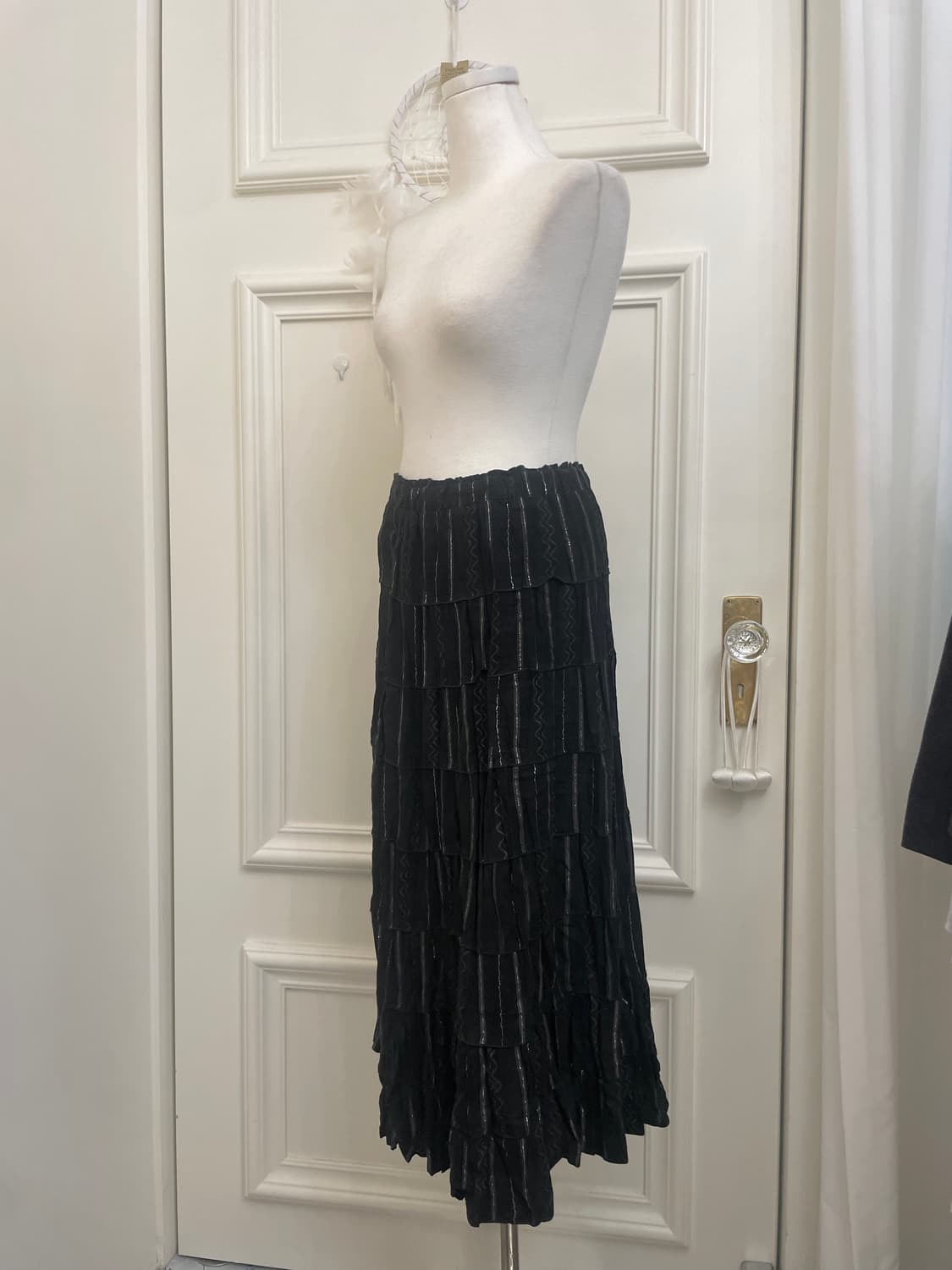 black silver line pleats long banding sk 상품이미지2