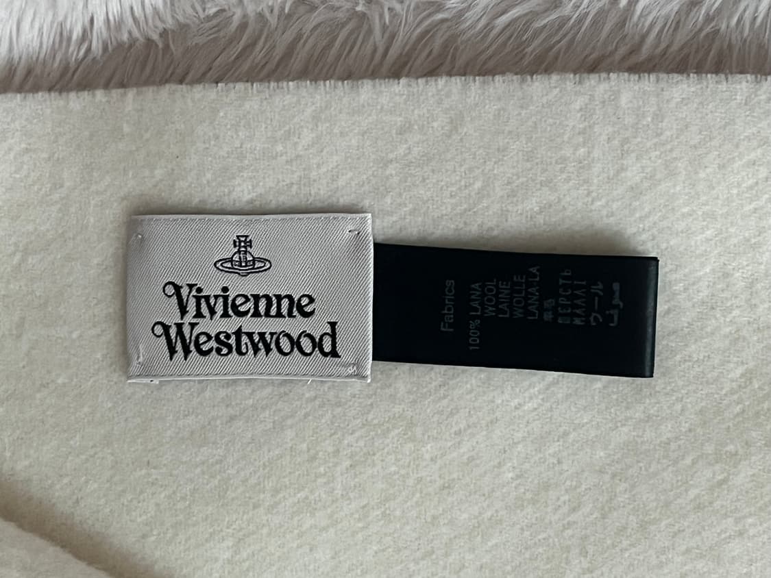 아사착용 정품 비비안웨스트우드 아이보리 머플러 상품이미지5