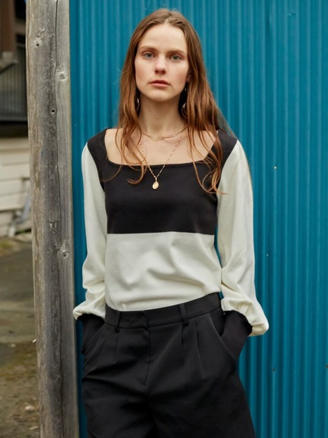 Raive 레이브 스퀘어넥 배색 니트 아이보리 블랙 상품이미지1