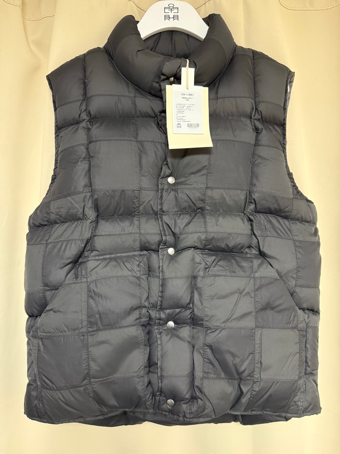 폴리테루 패치드 다운 퍼퍼 베스트 블랙 3 팝니다 상품이미지1