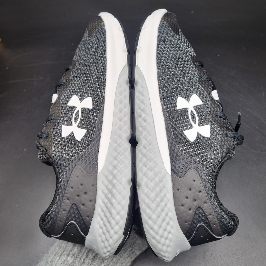 언더아머 차지드 로그3 운동화270 상품이미지5