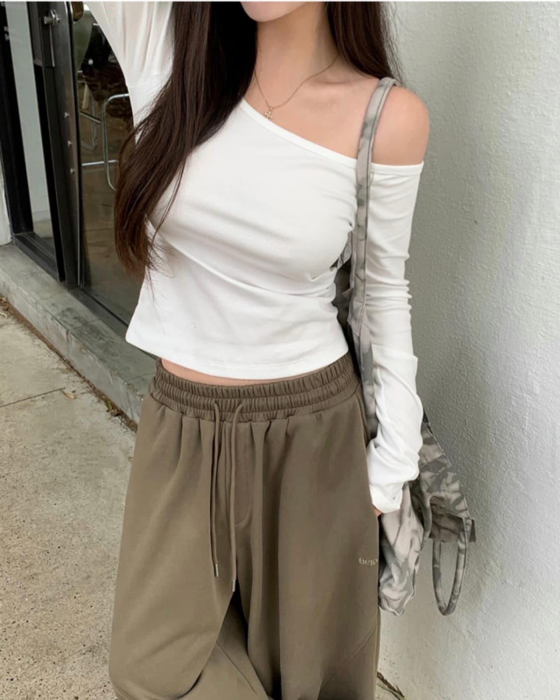 새상품) 베이델리 퍼브 오프숄더 긴팔 티셔츠 화이트 상품이미지1