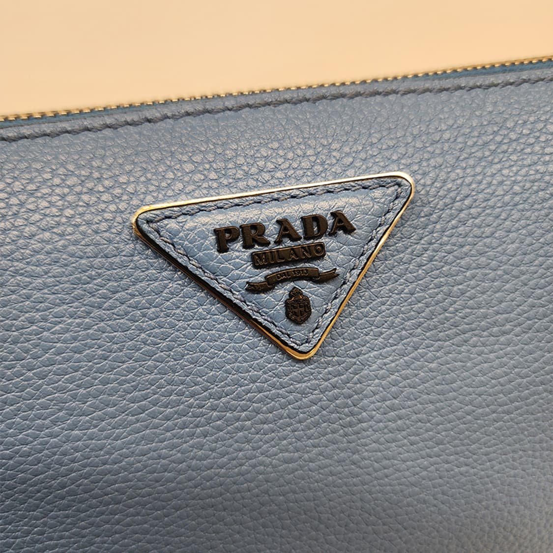 프라다 2VF001 삼각로고 가죽스트랩 클러치 블루 상품이미지7