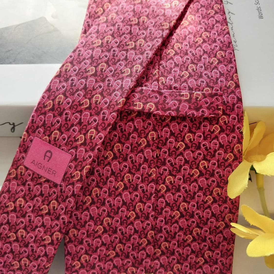 아이그너 실크 진핑크 로고 패턴 넥타이 9.6cm A+등급 K1411
 상품이미지4