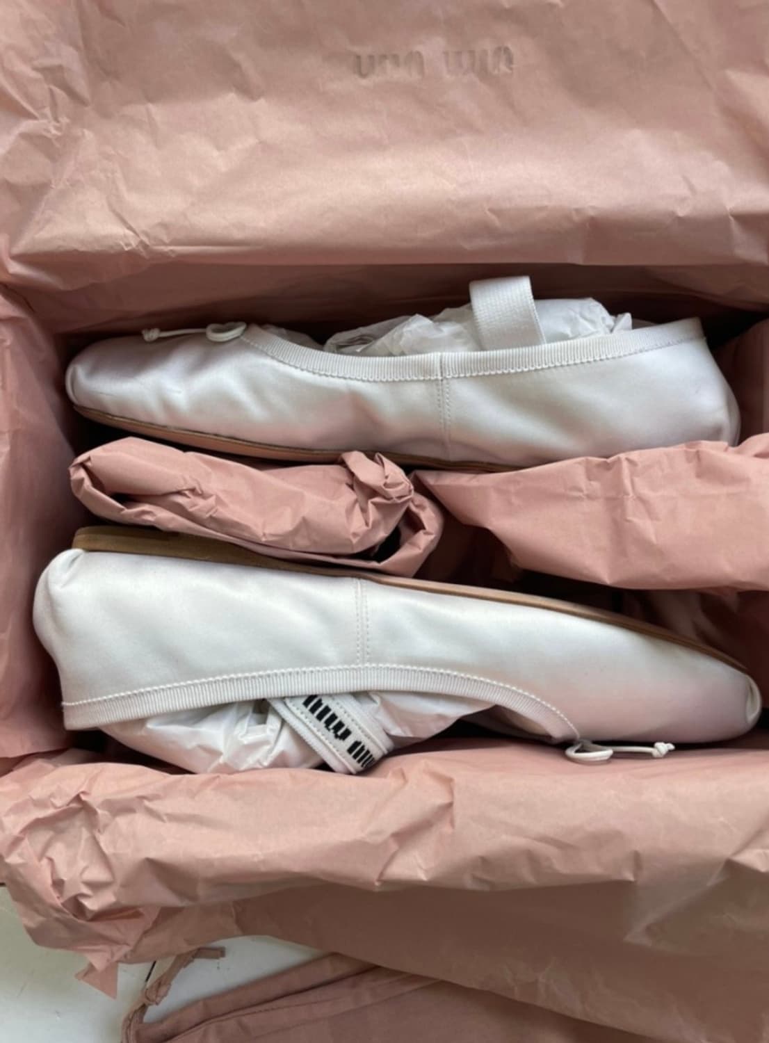 미우미우 발레리나 플랫 새틴 화이트 38 상품이미지2