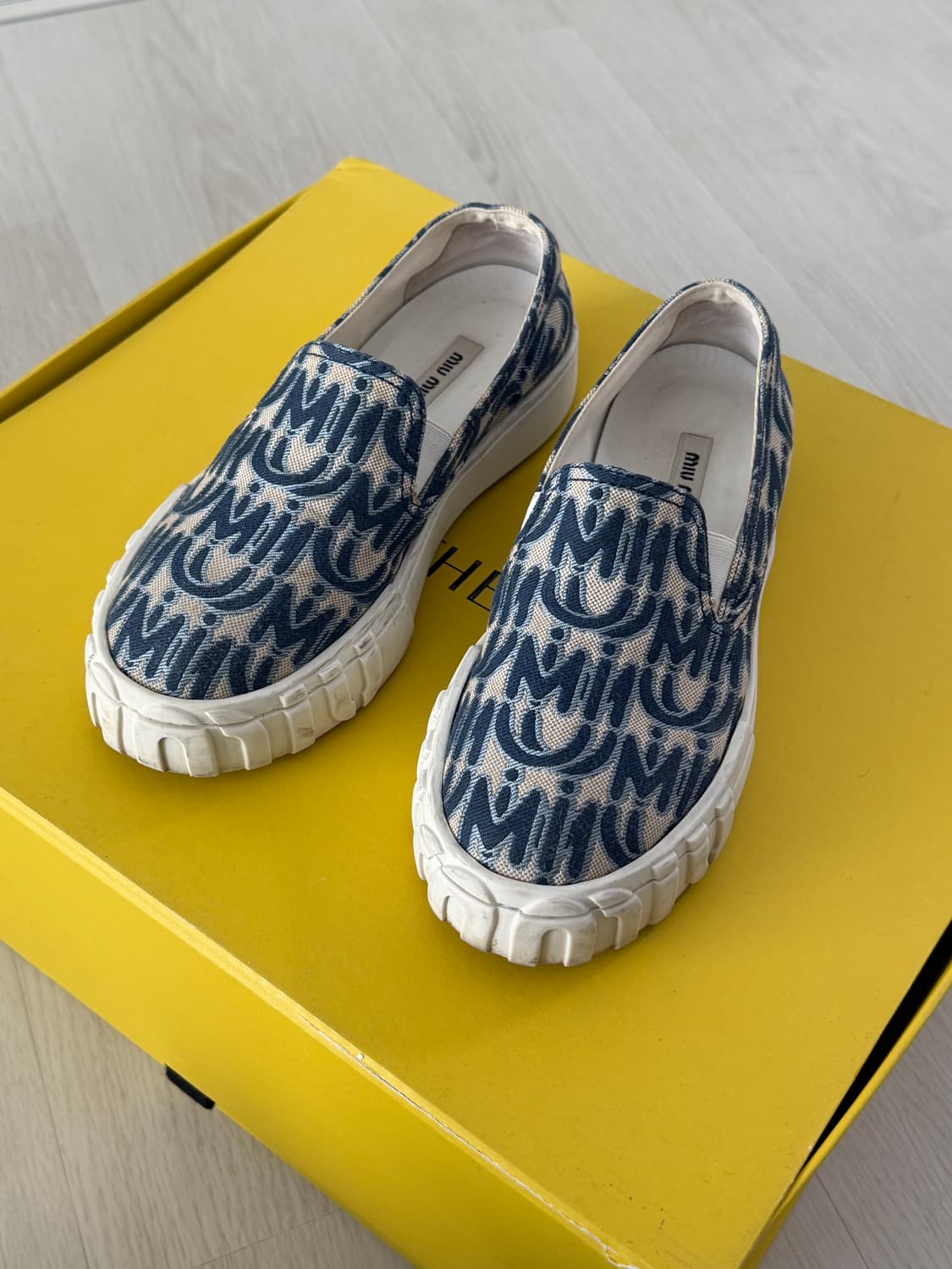 미우미우 스니커즈 37 상품이미지1