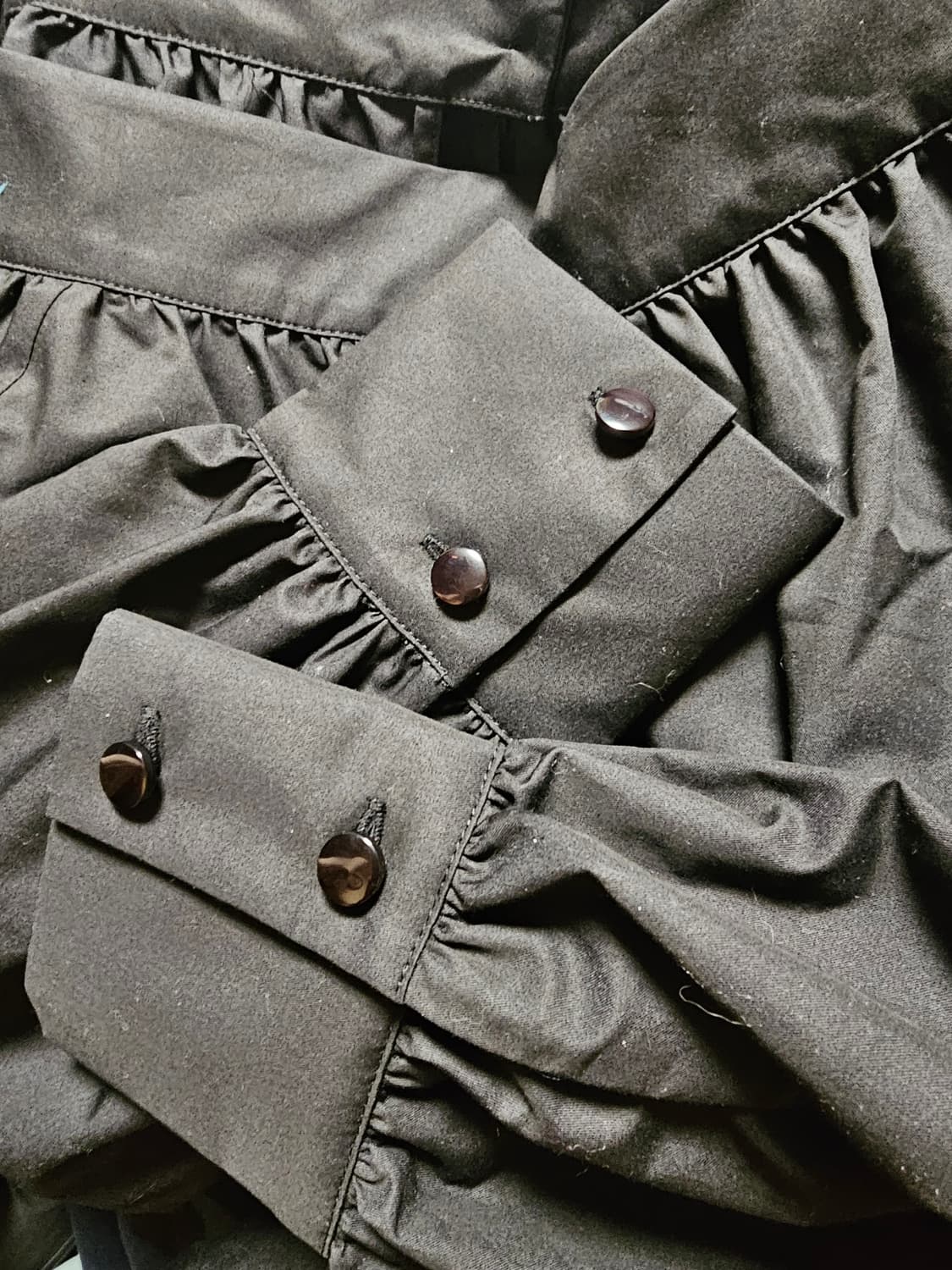 새상품) BRONN 브론 오프숄더 긴팔 블라우스 블랙 상품이미지6