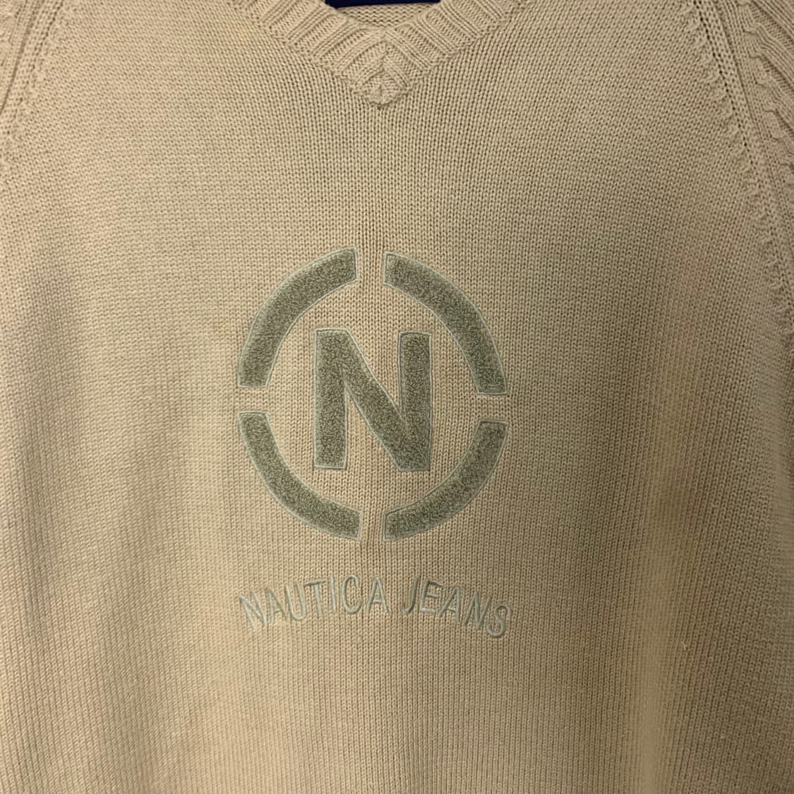 노티카 자수로고 베이지 니트 상품이미지4
