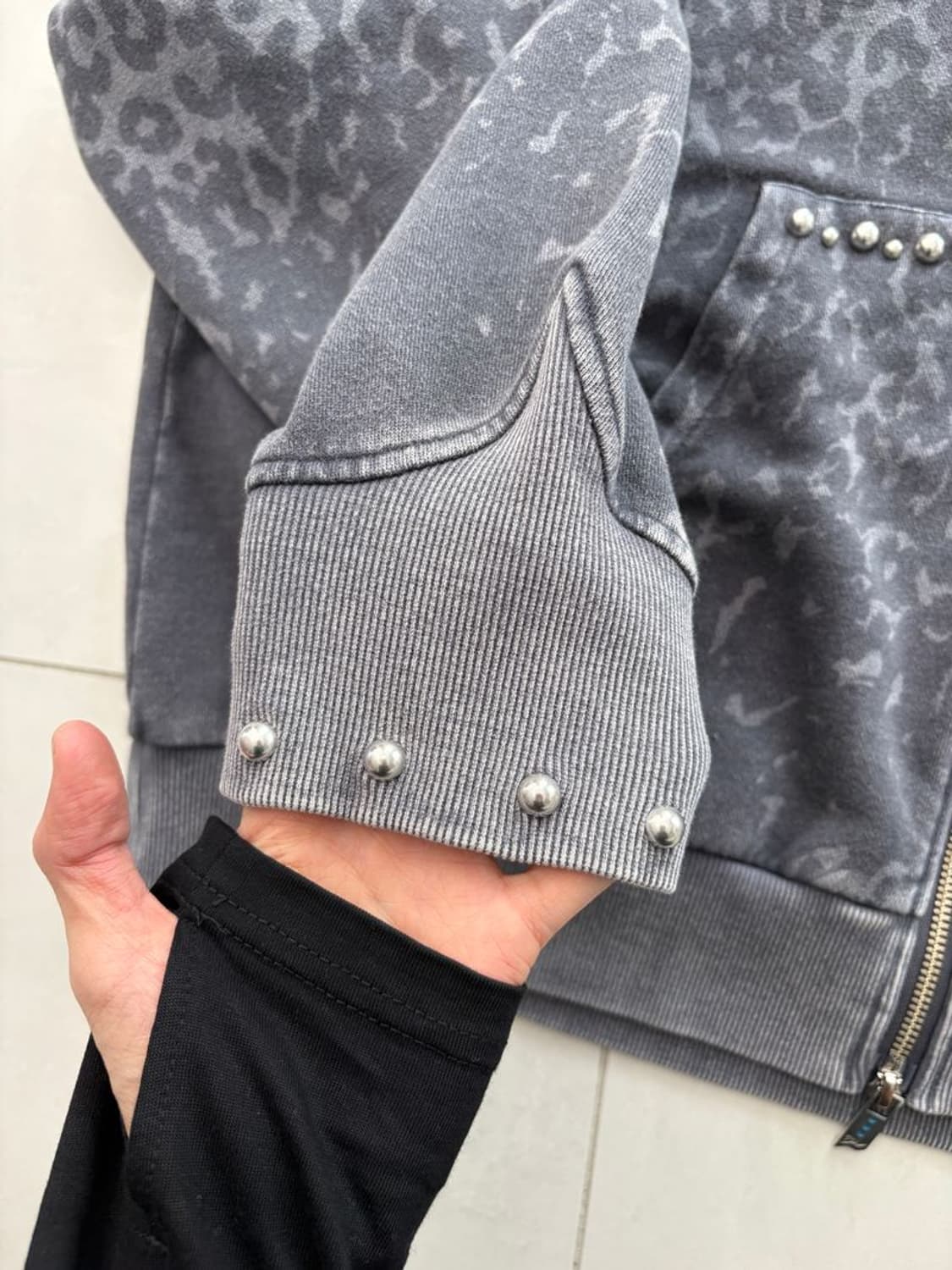 STUD BLEACH LEOPARD ZIP HOODIE 상품이미지5