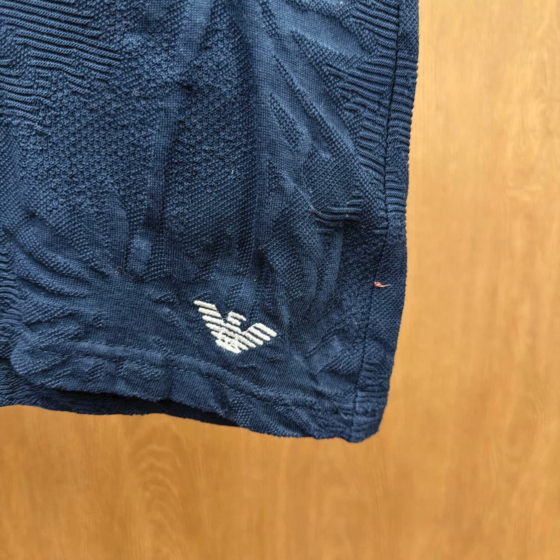 엠포리오 아르마니 라운드넥 반팔 티셔츠 플로럴 엠보 디테일 네이비 상품이미지6