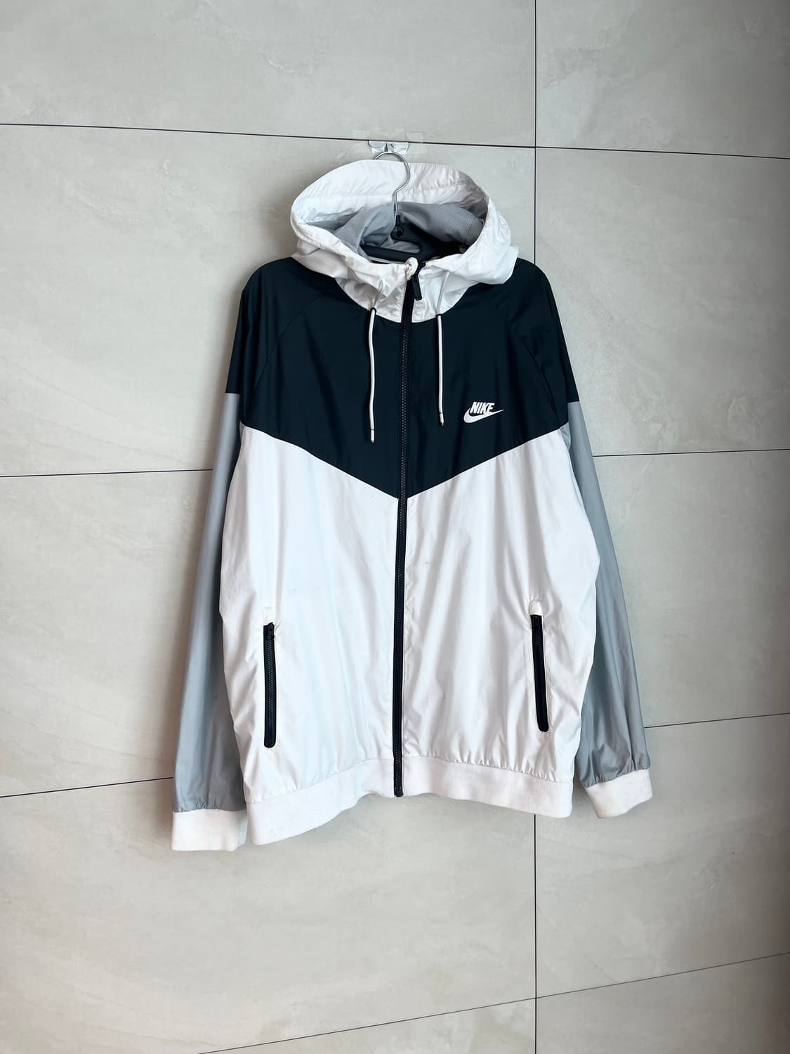 [2XL] 나이키 윈드러너 바람막이 블랙/화이트/그레이 상품이미지2