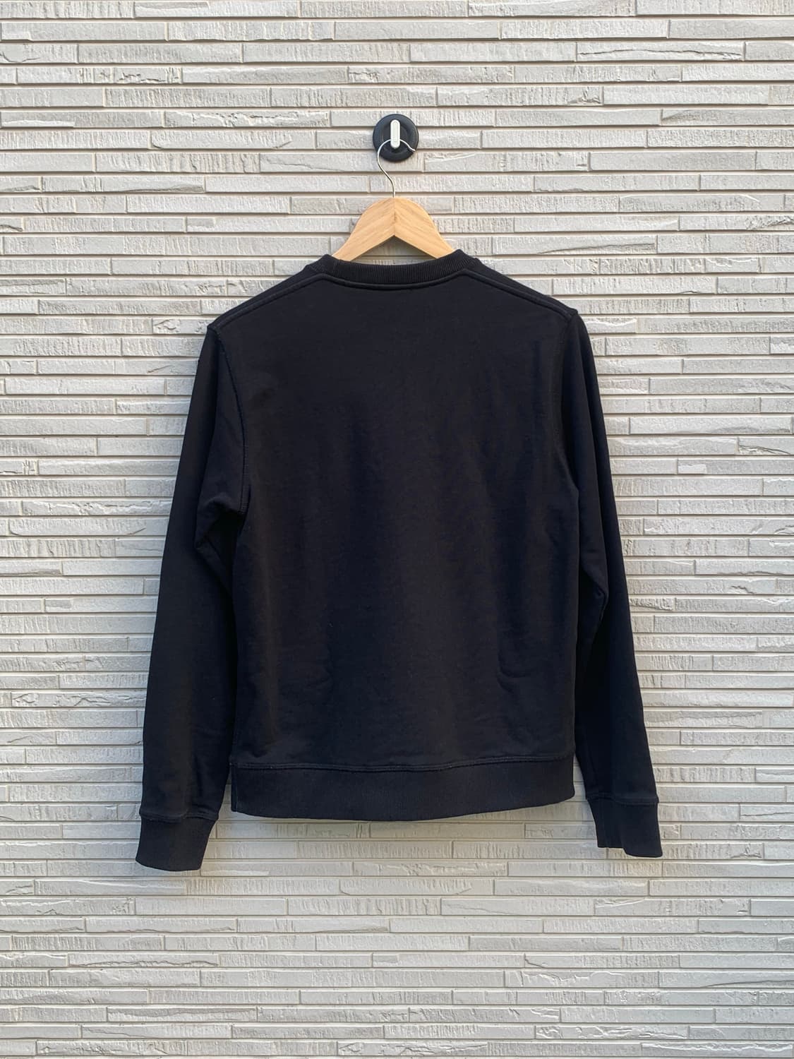 jw앤더슨 세리프 로고 맨투맨 (black) 상품이미지10