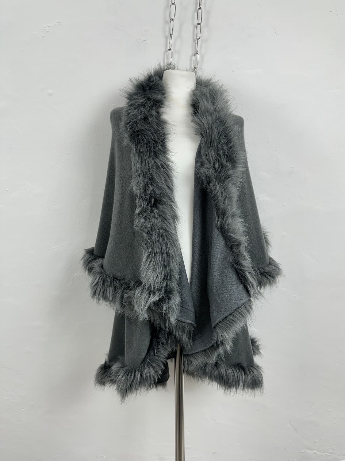Fur Trim Grey Cape 상품이미지2