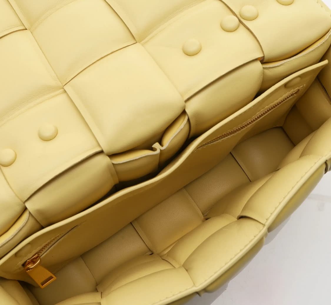 [S급] 보테가베네타 패딩 체인 카세트 크로스백 판매합니다!!! 상품이미지5