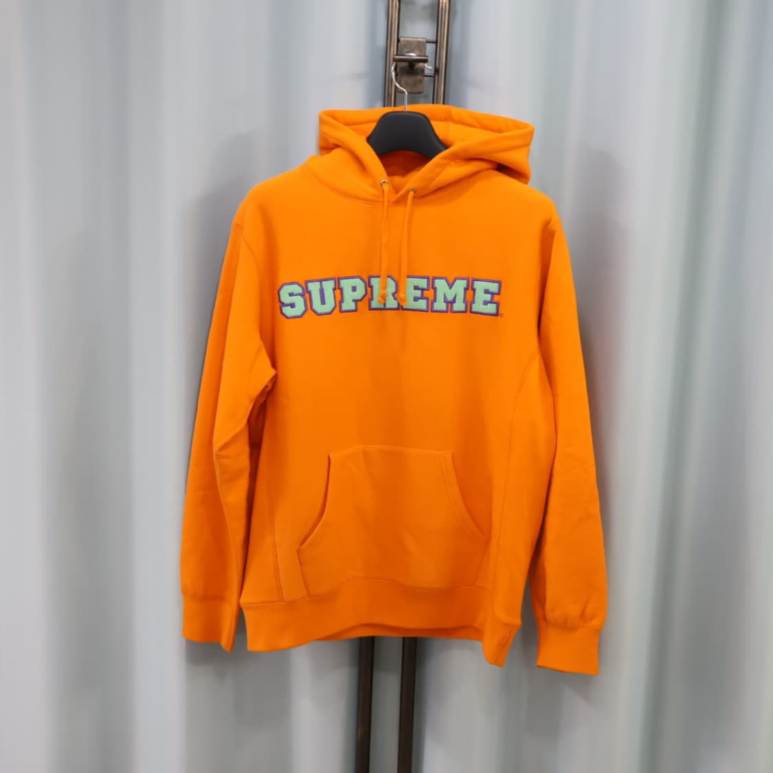 슈프림 코드 컬리지에이트 로고 오렌지 후드티 L/105 상품이미지2