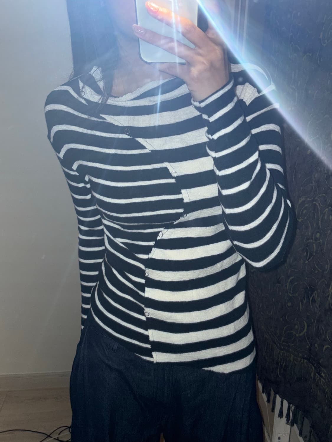 스트라이프 언발란스 드레이프넥 니트 상품이미지1