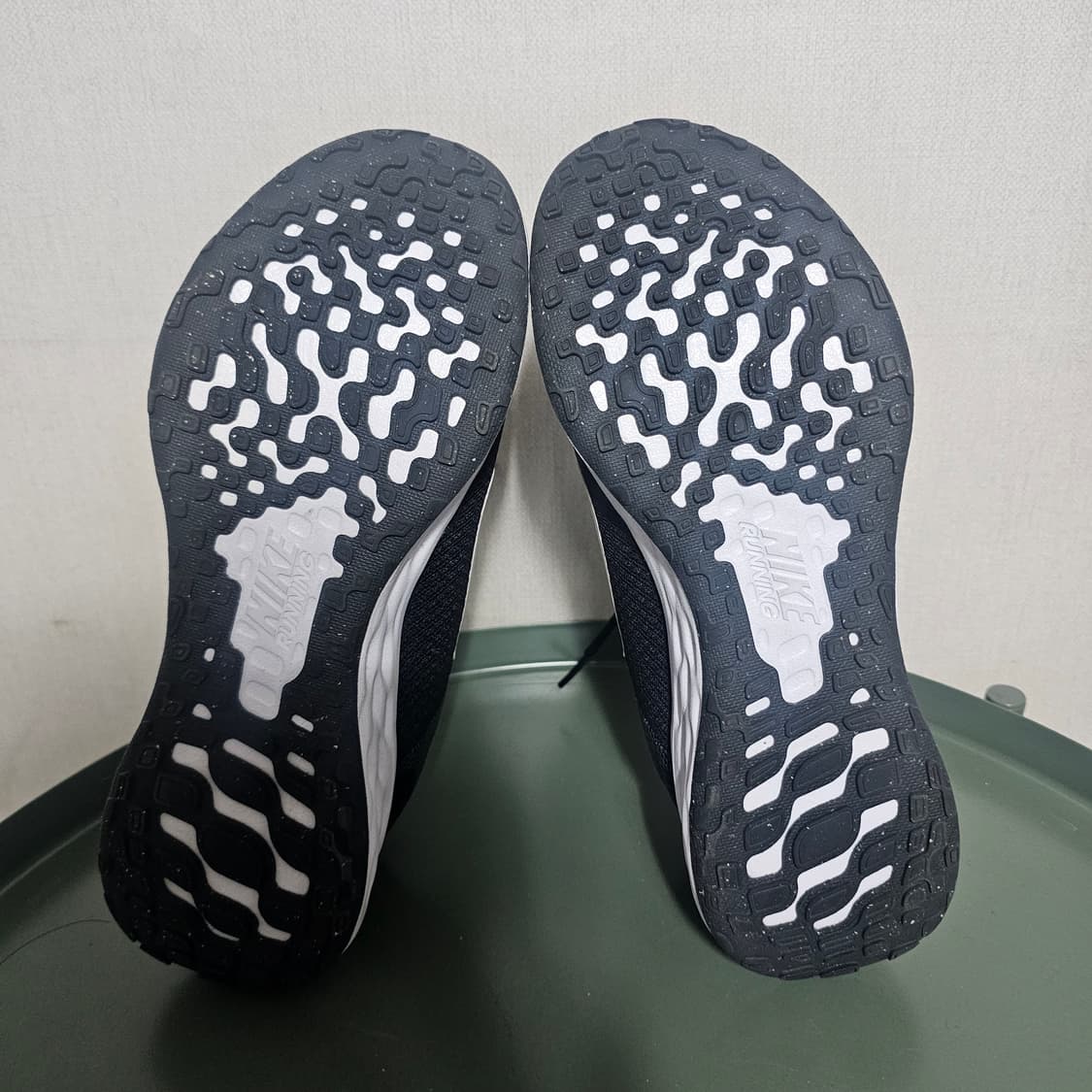 235 나이키 레볼루션 상품이미지4