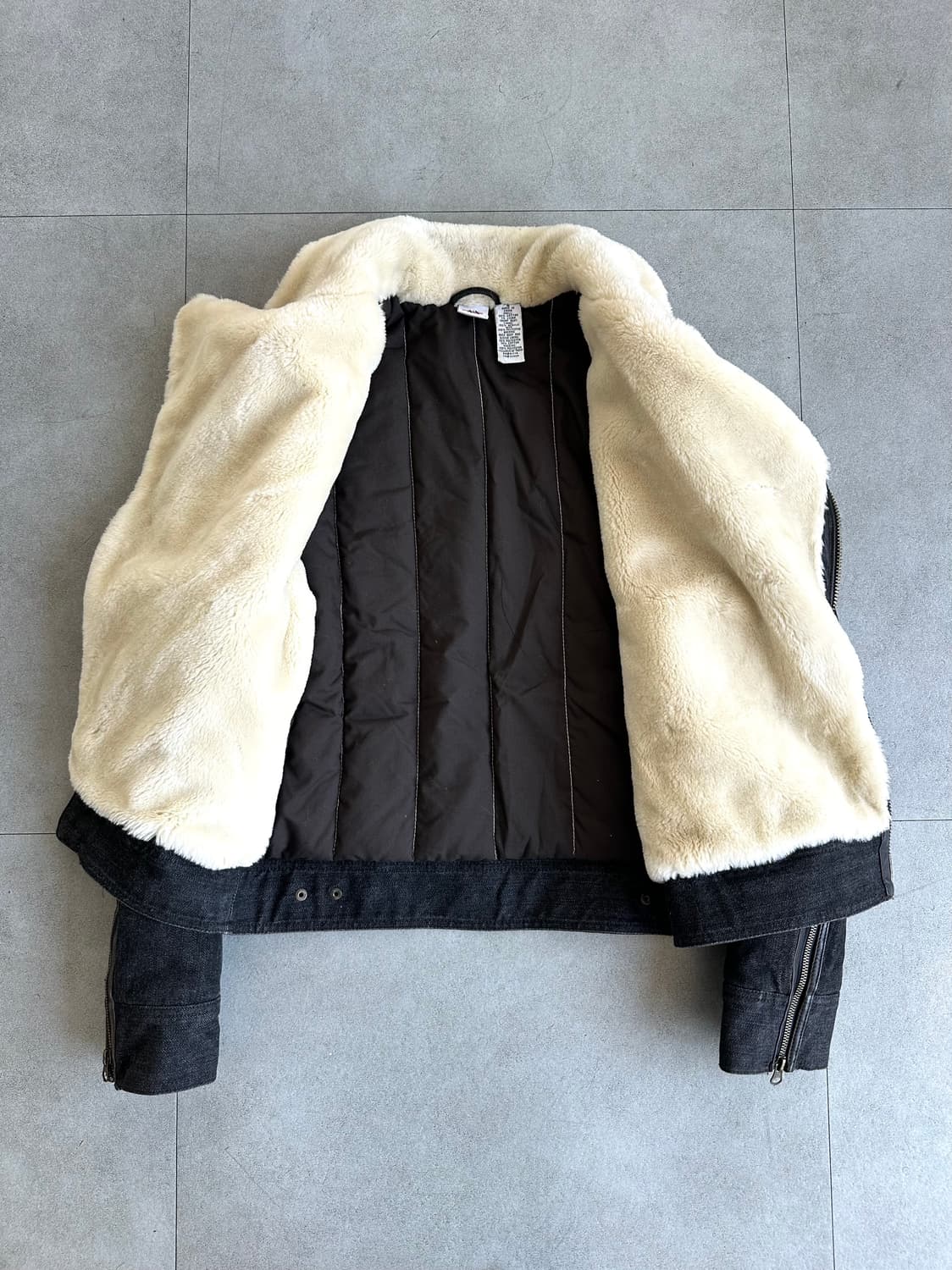 알마니 익스체인지 시어링 비대칭 퍼 봄버 상품이미지5