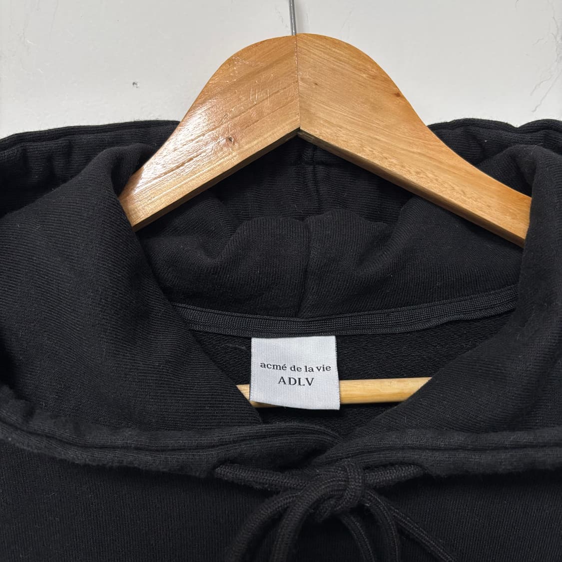 아크메드라비 블랙 프린팅 후드티 상품이미지4