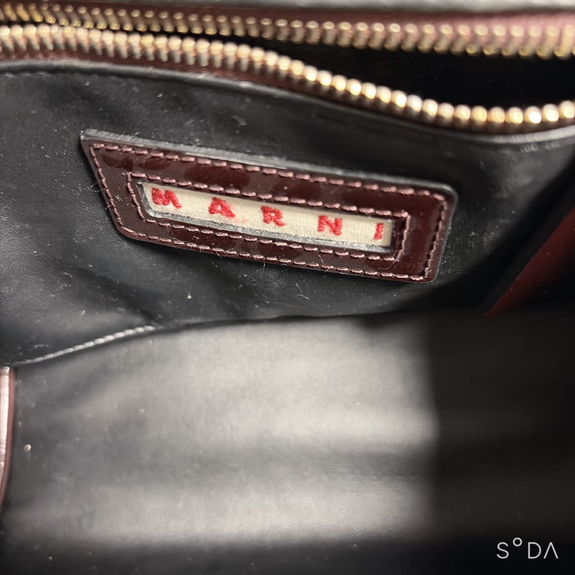 마르니 유광 레더 숄더백 와인 상품이미지9