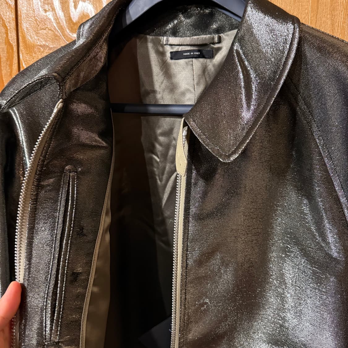 톰포드 메탈릭 봄버 자켓 판매 합니다. 상품이미지9