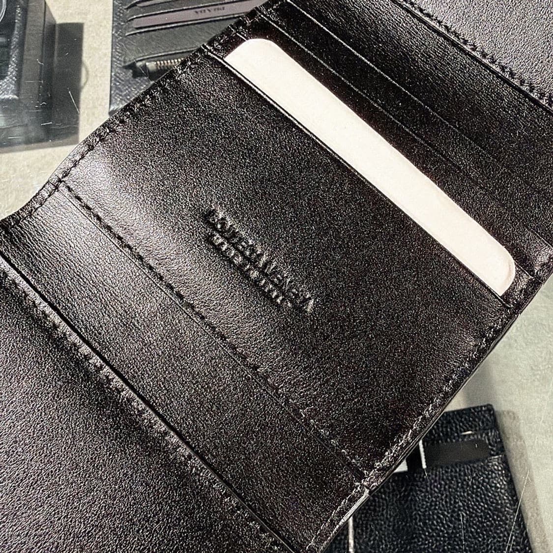 (정품/새상품) 보테가베네타 여성 블랙 인트레치아토 위빙 트라이폴드 지갑 상품이미지4