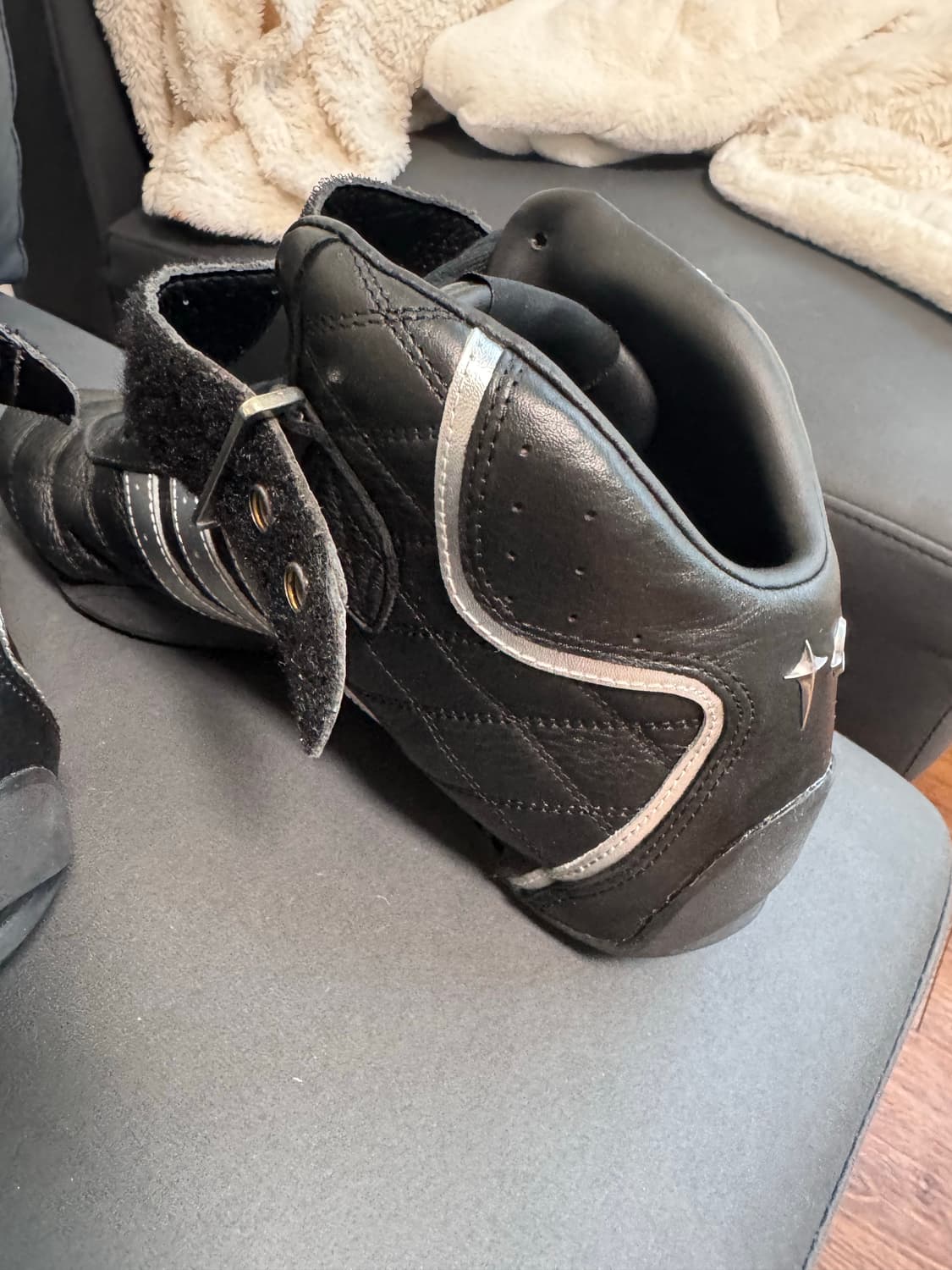 아디다스x떠그클럽 아디레이서 하이코어 블랙 270 판매합니다 상품이미지5