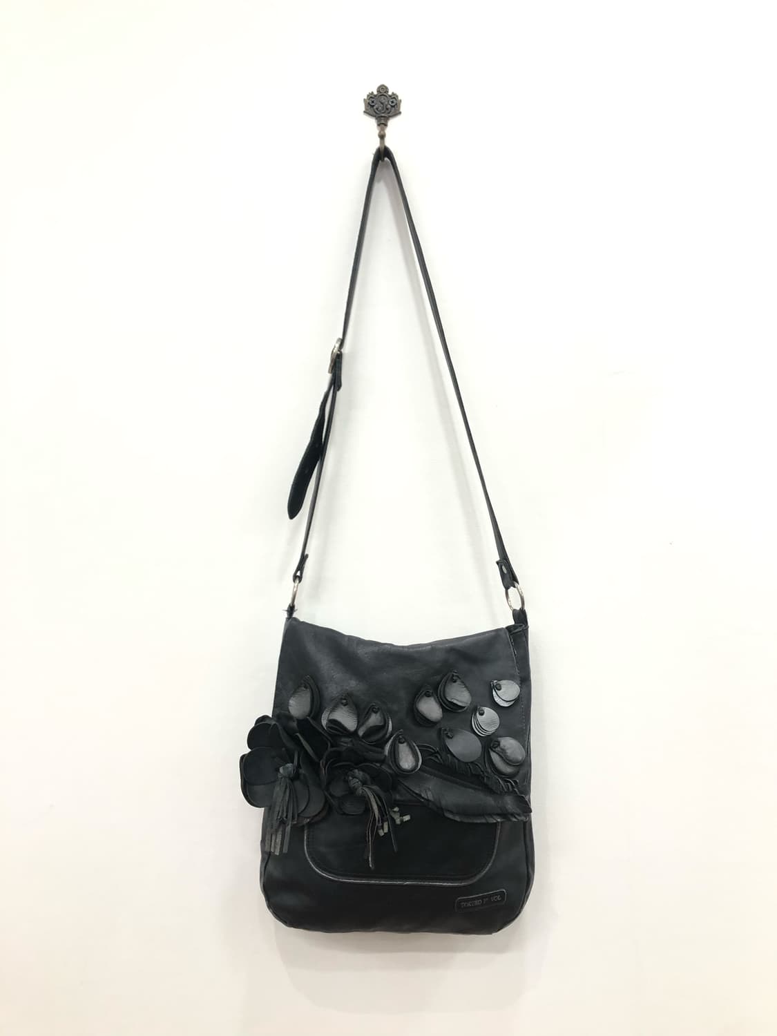 leather floral embellished cross bag 상품이미지2