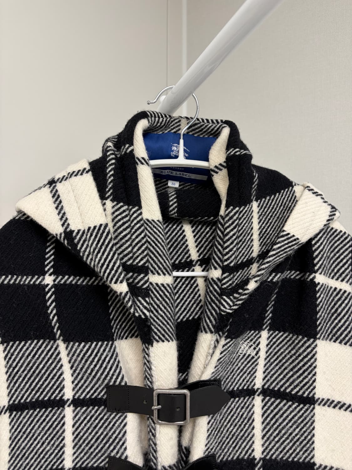 버버리 블랙 체크 후드 판초 숄 머플러 상품이미지4