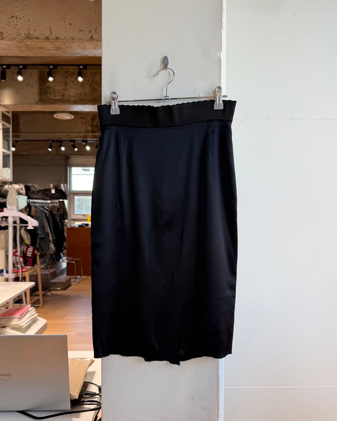 돌체앤가바나 블랙 실크 미디스커트 상품이미지2